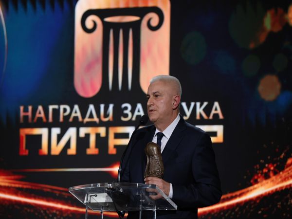 Проф. Ивайло Търнев е носителят на наградата 