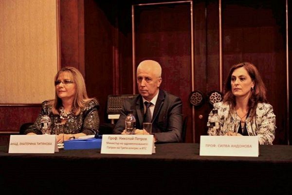 Повече центрове и обучения за лечение на инсулт обеща здравният министър 