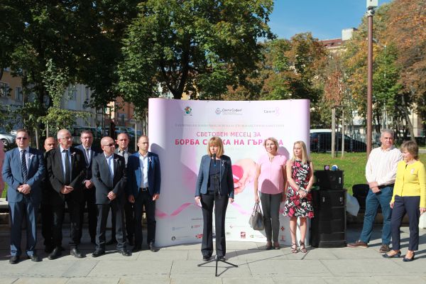 1200 розови балона полетяха в памет на жените, които губят битката с рака на гърдата