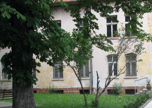 Търси се управител на областната белодробната болница в София