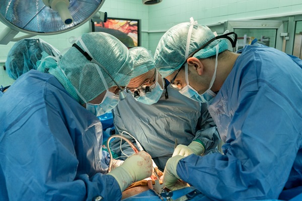 Демонстрации на операции подготвя ВМА като част от курса  „Рак на панкреаса“