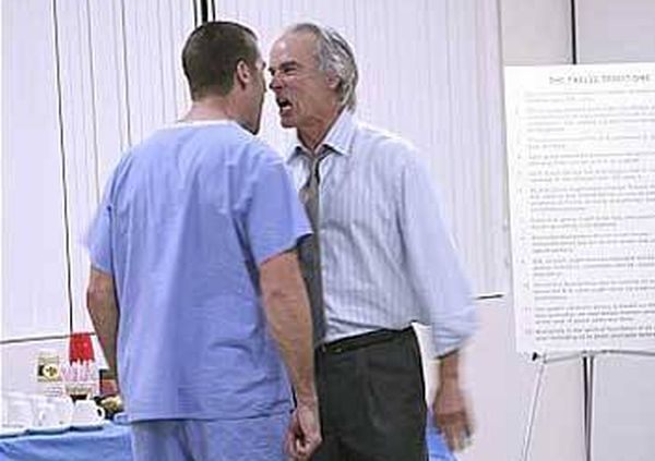 Грък нападна служителка в наша болница