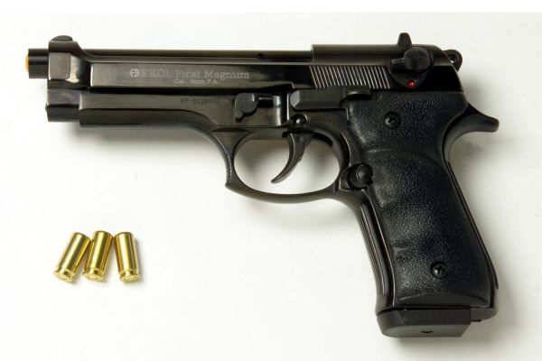 Мъж опита да стреля по фелдшер по време на преглед   