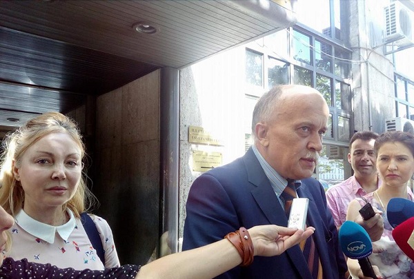 Проблем с трансплантациите на българи във Виена събра пациенти на протест пред МЗ