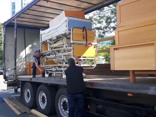 УМБАЛ Бургас получи като дарение линейка и 80 болнични легла