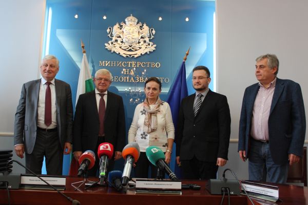 Заплатите в здравеопазването се увеличават средно с над 15%