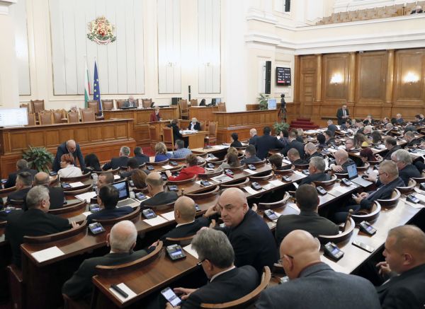 Депутатите удължиха работното си време до 20.00 часа