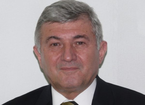 Смятам, че за тази малка и бедна държава разходът за лекарства е много голям