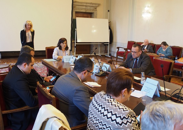 Купуват 6 боря апарати за тестване на ХИВ в дарената кръв   
