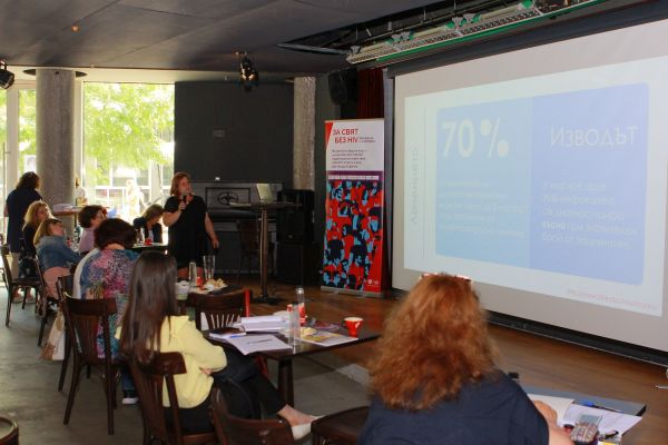 Всеки втори българин се страхува да общува с ХИВ-позитивни