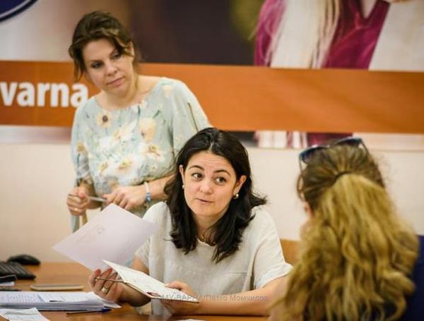 Продължава приемът на документи за 13 специалности в МУ-Варна