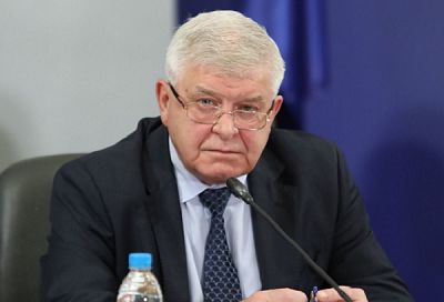 Министър Ананиев: МЗ не е предвиждало купуване на автомобили и офис техника за 2020 г.