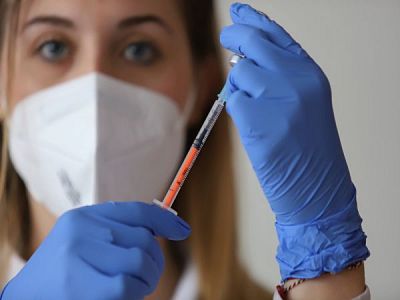 Гръцките лекари несъгласни с идеята ваксини срещу COVID да се поставят в аптеките