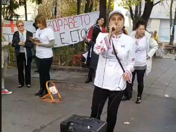 Медицински сестри протестираха пред НЗОК, за да бъдат включени в преговорите по НРД 2020