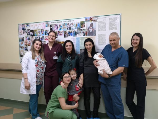 В УМБАЛ „Пълмед“ спасиха бременна и детето й след 23 дни в реанимация
