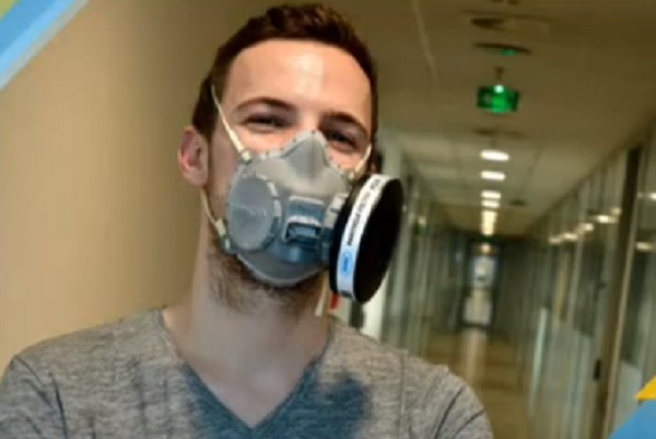 Българин създаде в Прага уникална предпазна маска срещу COVID-19
