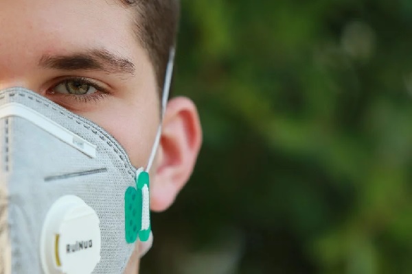 БОВЛ дари на фармацевтите 10 000 маски за многократна употреба с високо ниво на защита