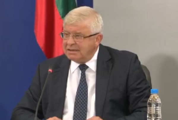 Министър Ананиев: Маските са задължителни само в градския транспорт (Обновена)