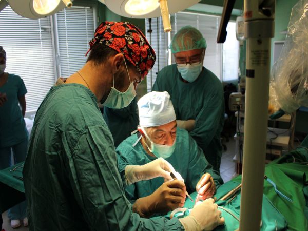 В Бургас направиха първата кохлеарна имплантация