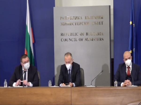Министър Ангелов: Отчитаме първи крачки от края на третата вълна (Обновена)