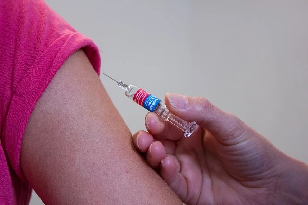 И в Сърбия може да задължат медиците да се ваксинират срещу COVID 