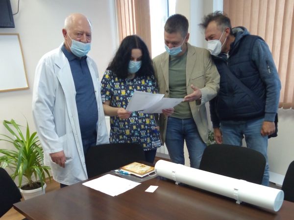 УМБАЛ Бургас получи дарение от 10 лампи за безопасна дезинфекция на въздуха