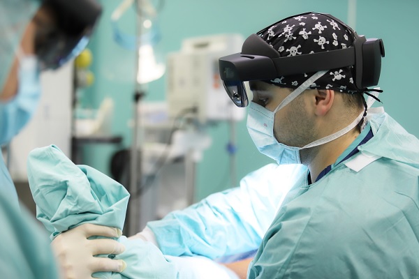 Травматолозите на ВМА работят с 3D-технология