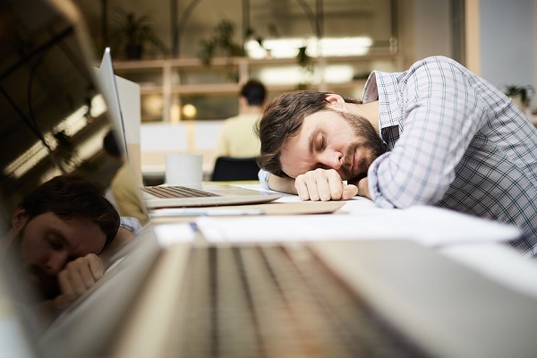 76% от българите имат проблеми със съня заради стрес и преумора