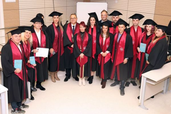 Парамедици и дентални асистенти се дипломираха в МУ - Пловдив  Парамедици и дентални асистенти се дипломираха в МУ - Пловдив