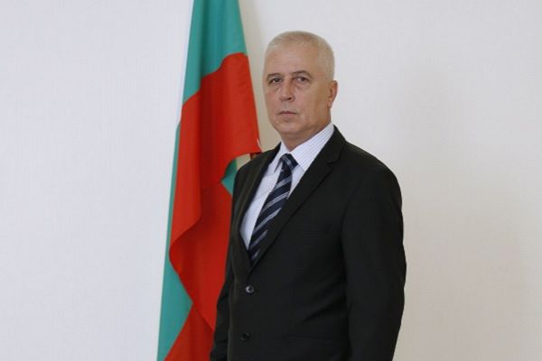 Здравният министър проф. Петров е приет по спешност в болница