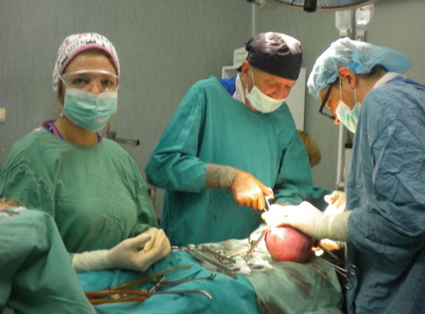10-килограмов тумор извадиха лекари от КОЦ – Пловдив от 61-годишна жена