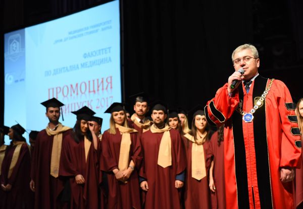 66 млади лекари по дентална медицина се дипломираха в МУ-Варна