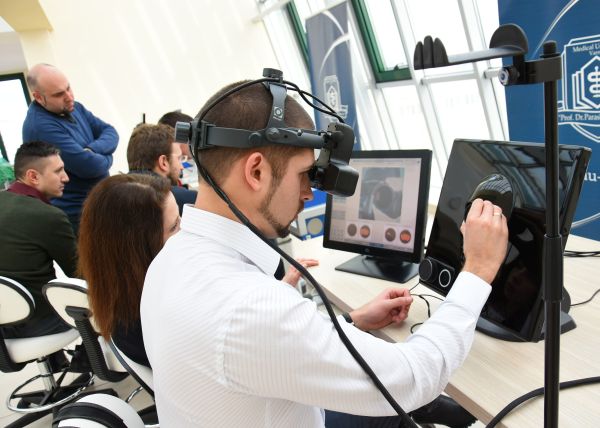 Започва обучение на специализанти по очни болести със симулатори в МУ-Варна