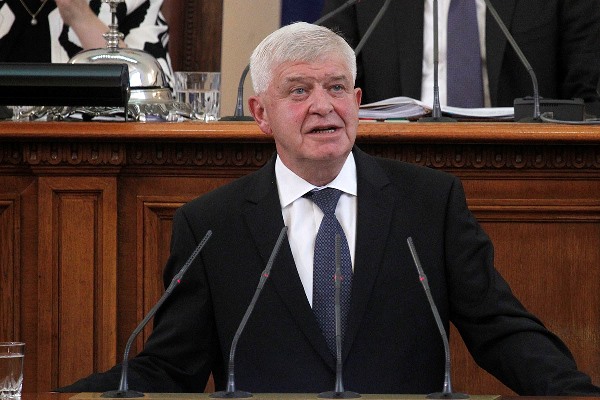 Министър Ананиев: Нови линейки ще има още тази година