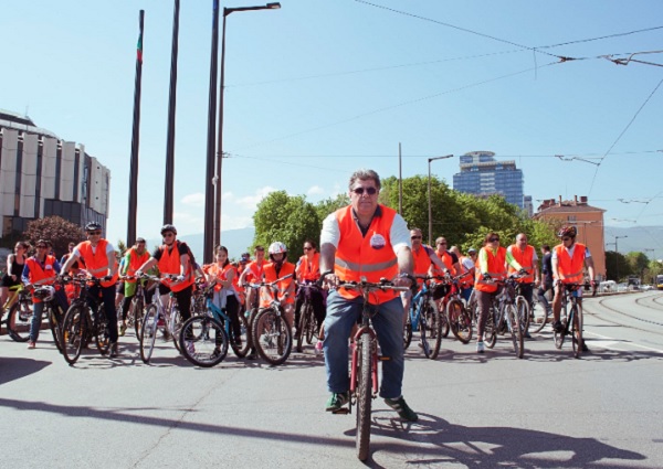 Над 200 души участваха във велопоход в София в подкрепа на хората с хемофилия 