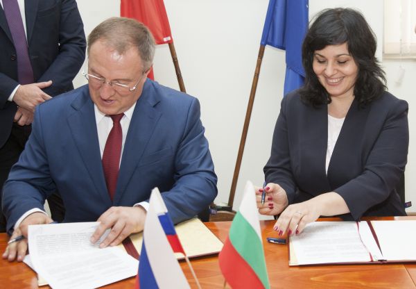 ИАЛ подписа двустранно споразумение за сътрудничество с института за лекарствени средства в Русия