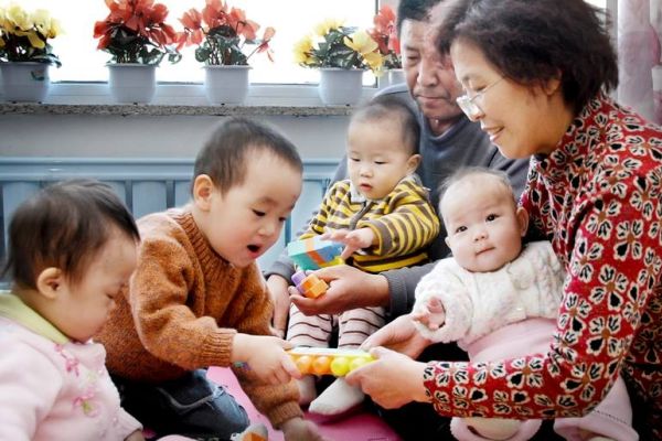 Китай може да отмени 40-годишните ограничения на раждаемостта