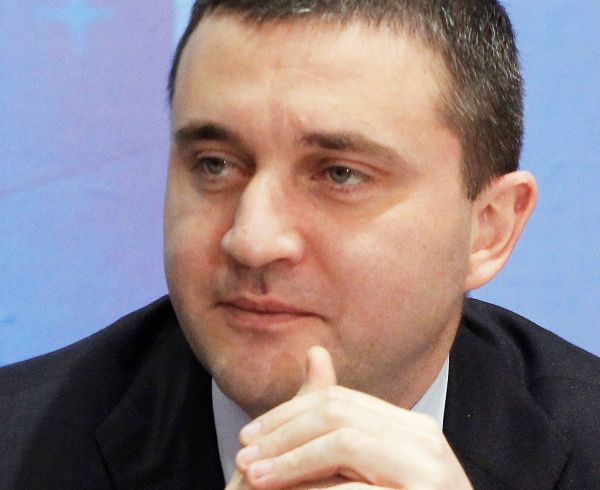 Финансовият министър Горанов предпочита варианта с пълната демонополизация на НЗОК