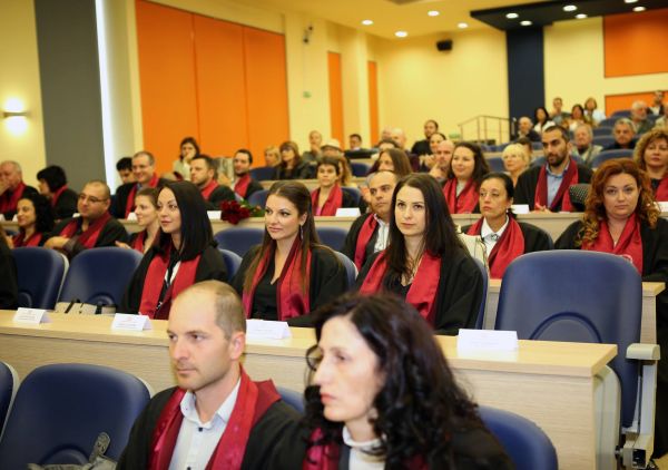 54 лекари получиха своите дипломи в МУ - Пловдив