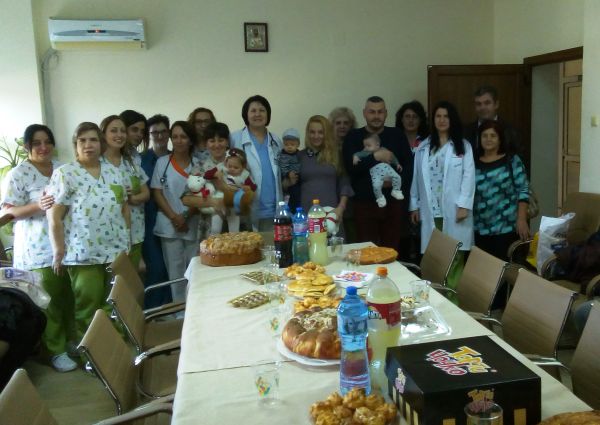 Бебета и родители отпразнуваха Световния ден на недоносените деца в УМБАЛ „Свети Георги“ – Пловдив